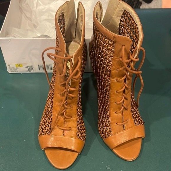 Nine West High Heel 👠 Open Toe Zipper in The Back Tie up Heels Size 8 - Picture 1 of 9
